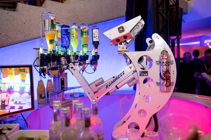 Roboter Barkeeper auf Citrix Event