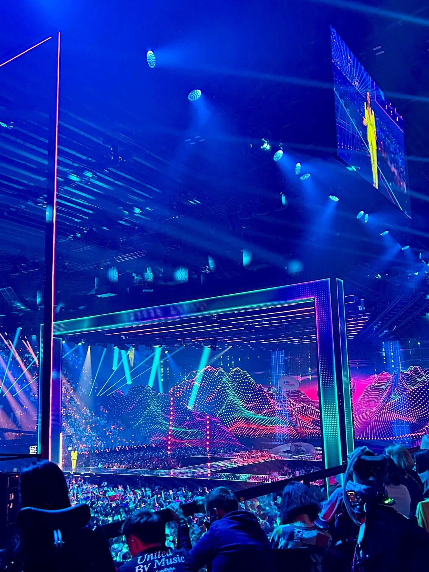 commacross-ESC basel 2025 buehnen led 2 edited