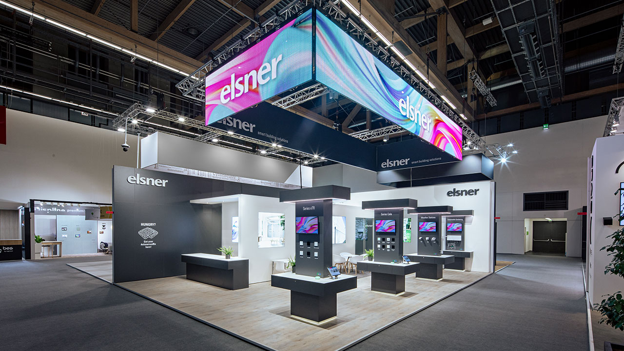 Leerer Messestand von Elster mit LED Beleuchtung