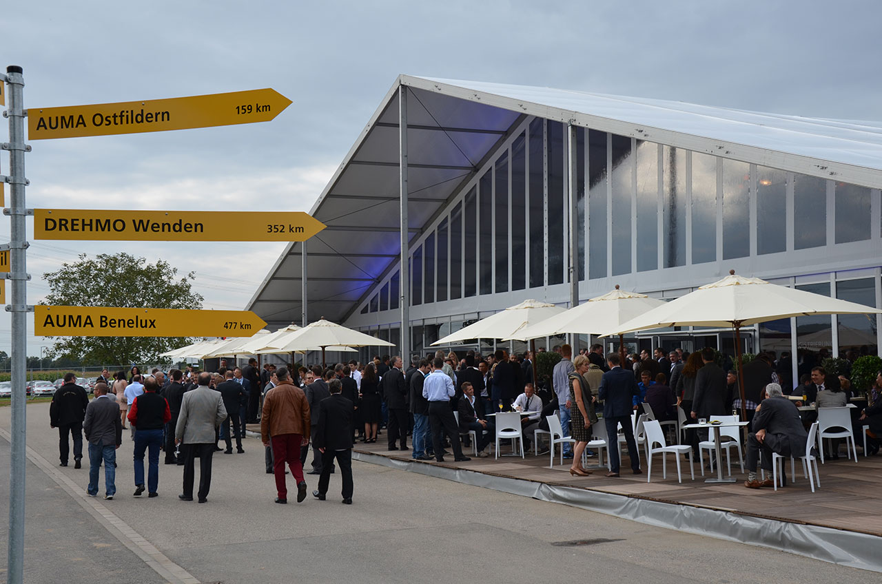 Beschilderung auf dem Jubiläumsevent von Auma