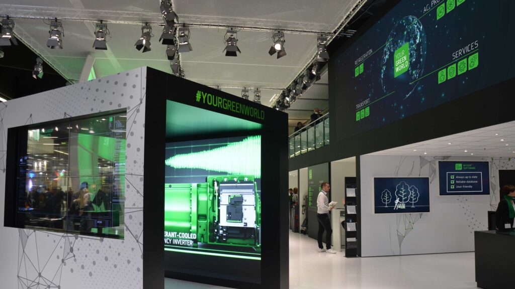 commacross-bitzer 2018 messestand led wall 1 2