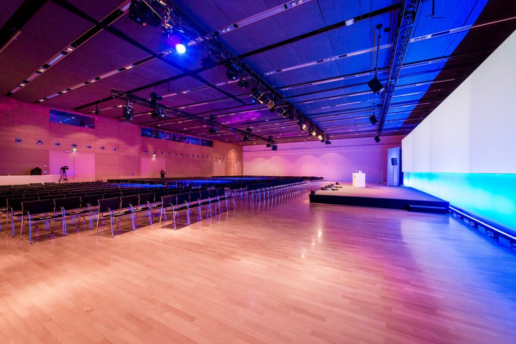 Leerer und beleuchteter Saal der Event Location für das Partner Accelerator Event 2017 von Citrix