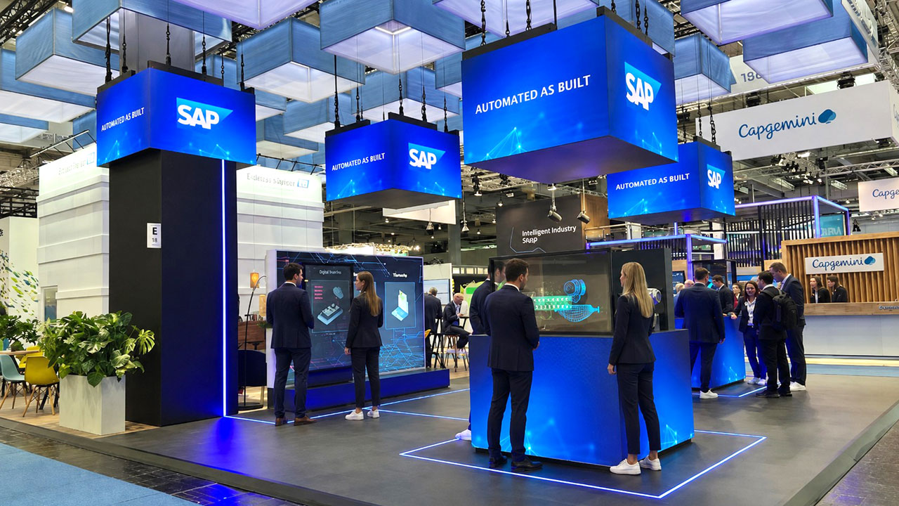 commacross 2026 medien und produktvideos 1 Vorderansicht des Messestandes von Netapp auf der Gitex 2014 in Dubai