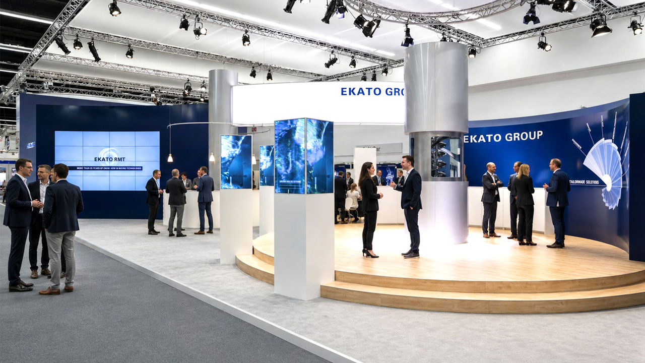 commacross 2026 produktinszenierung 1 Ansicht auf den Hekatron Messestand der Securitas-Gruppe mit Produkt-Ausstellung und Besuchern auf der Security 2014 in Essen