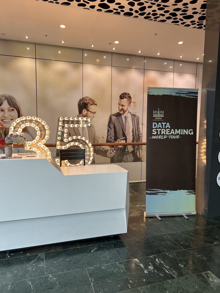 commacross-confluent 2025 event data streaming world tour wien 2