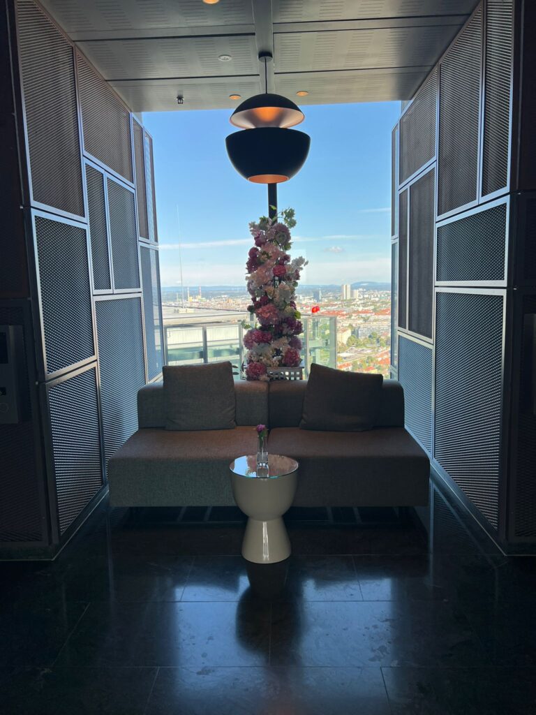 commacross-confluent 2025 event data streaming world tour wien 3