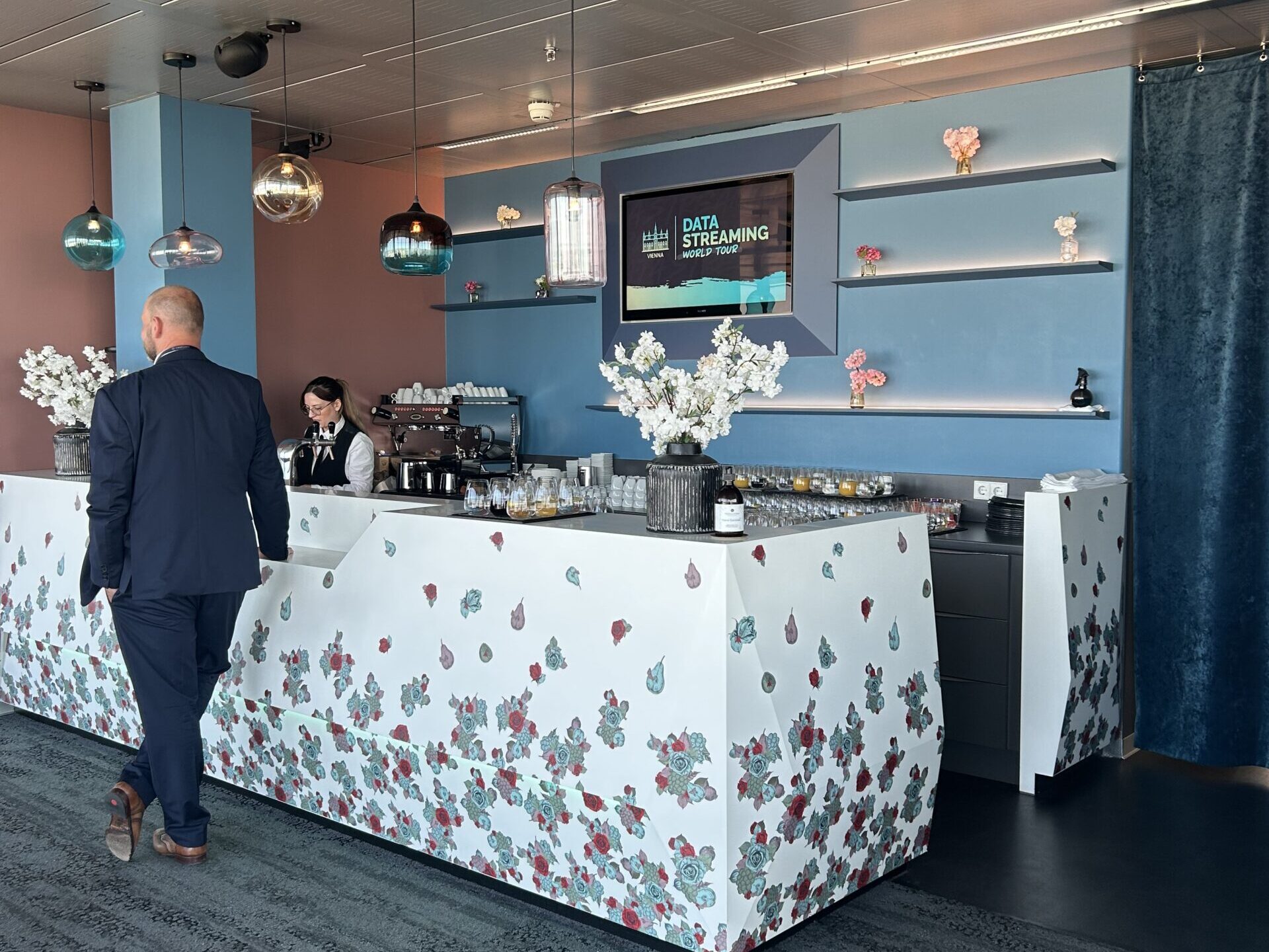 commacross-confluent 2025 event data streaming world tour wien bar edited