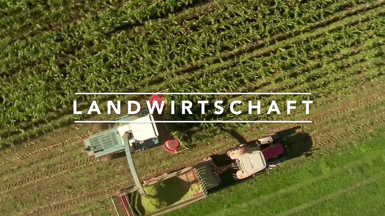 Screenshot aus dem Auschnitt Landwirtschaft des Imagefilms von Liebherr