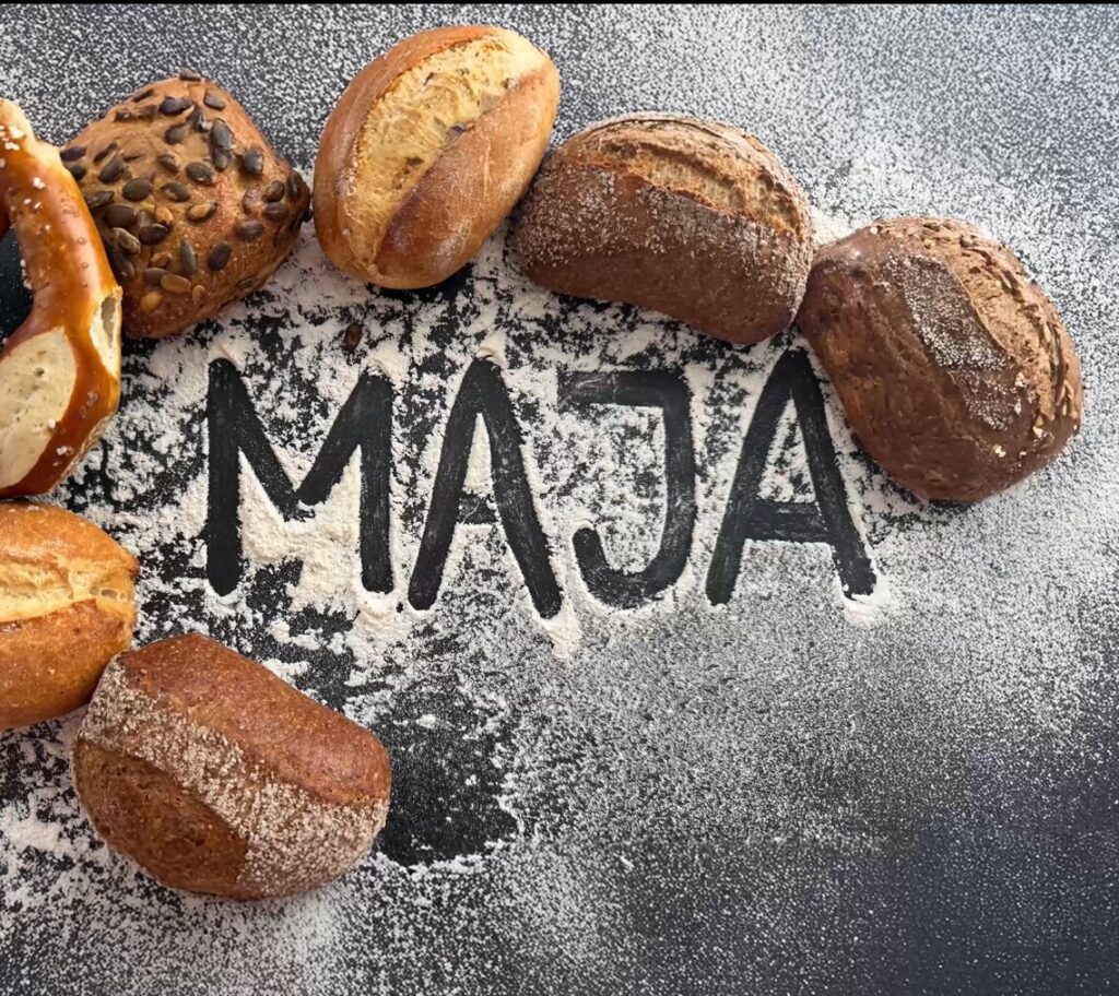 commacross-maja marel 2025 moodbild eis brot 1