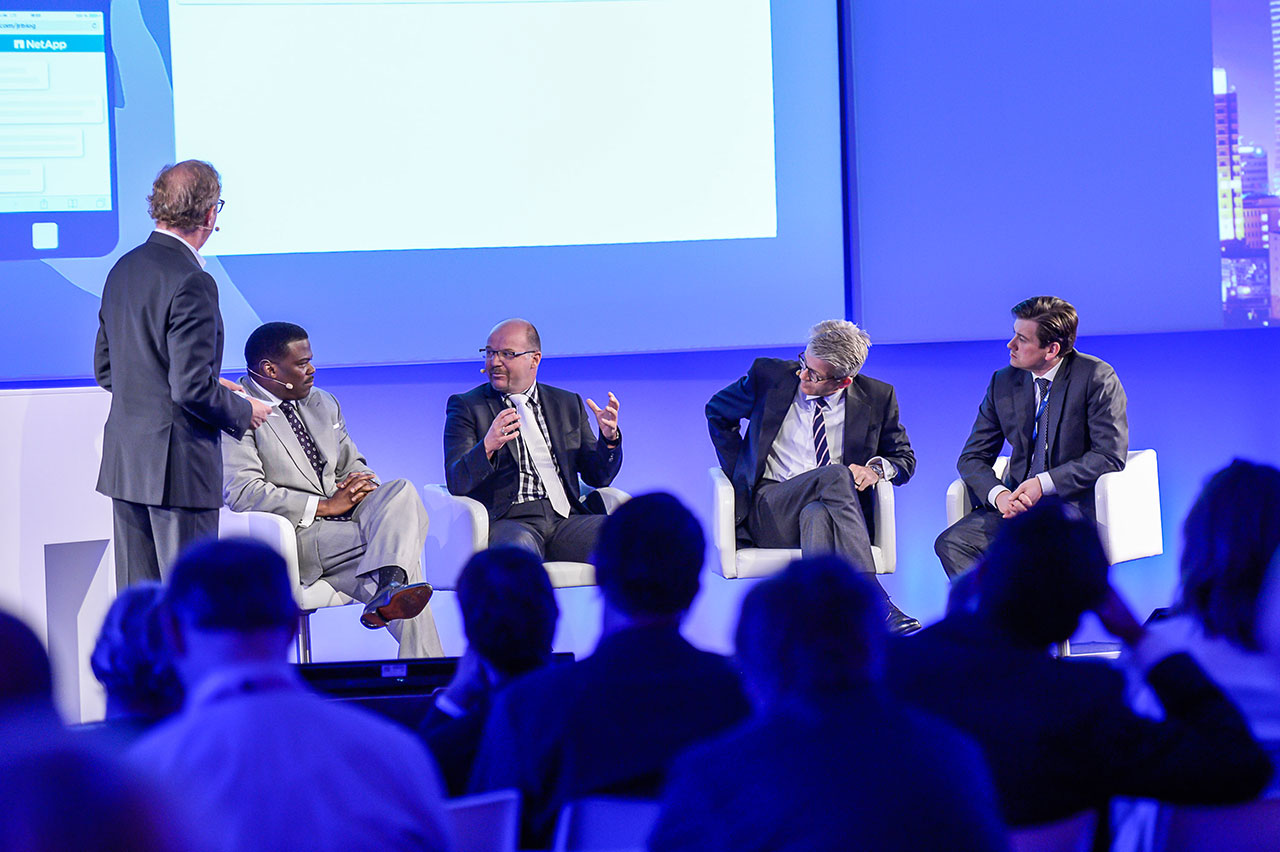 Diskussionsrunde auf dem Netapp Partnerevent in Warschau