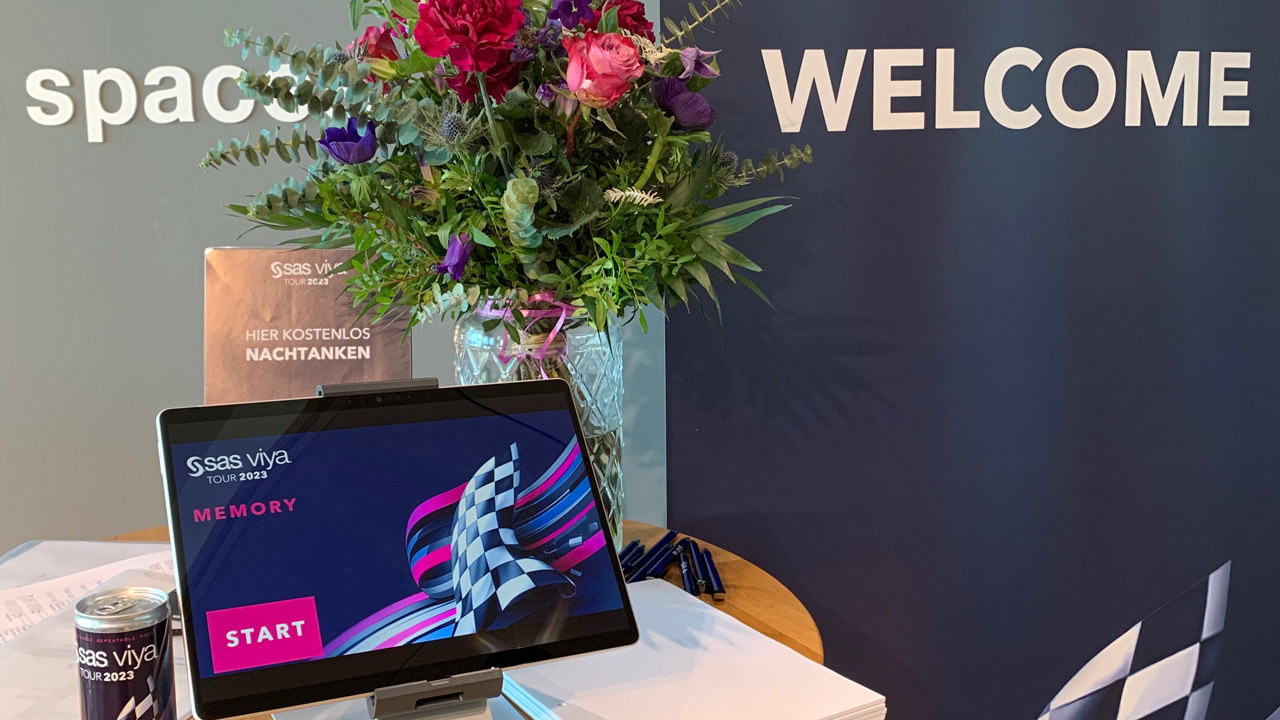 sas 2023 roadshow rollup Smartphone mit Event-App von Endress+Hauser