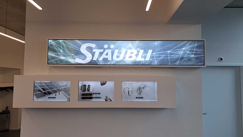 Foyer-Gestaltung für den Stäubli Showroom, Nahaufnahme einer digitalen Vitrine